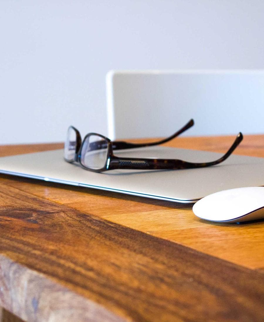 Desk with laptop and notes during an analysis session